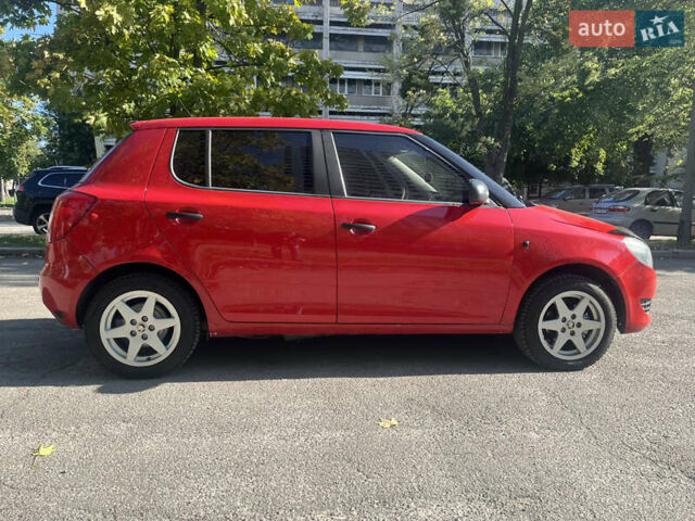 Красный Шкода Фабия, объемом двигателя 1.2 л и пробегом 280 тыс. км за 4150 $, фото 1 на Automoto.ua