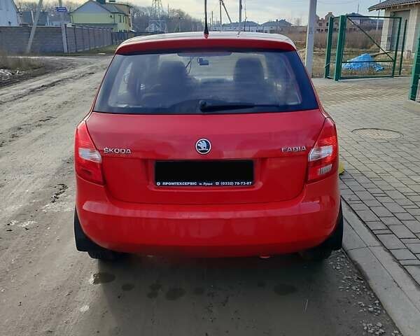 Красный Шкода Фабия, объемом двигателя 1.39 л и пробегом 250 тыс. км за 5900 $, фото 7 на Automoto.ua