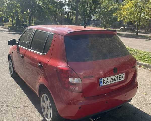Красный Шкода Фабия, объемом двигателя 1.2 л и пробегом 280 тыс. км за 4150 $, фото 3 на Automoto.ua