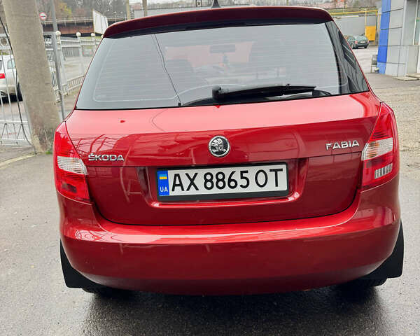 Красный Шкода Фабия, объемом двигателя 1.39 л и пробегом 219 тыс. км за 6300 $, фото 2 на Automoto.ua