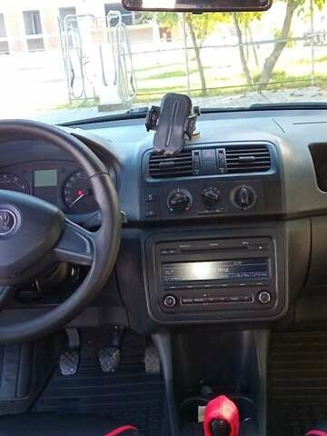 Червоний Шкода Фабія, об'ємом двигуна 1.4 л та пробігом 195 тис. км за 6100 $, фото 7 на Automoto.ua