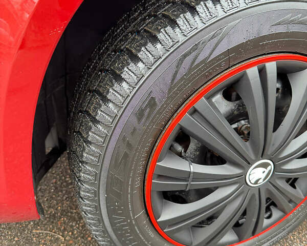 Красный Шкода Фабия, объемом двигателя 1.39 л и пробегом 219 тыс. км за 6300 $, фото 8 на Automoto.ua