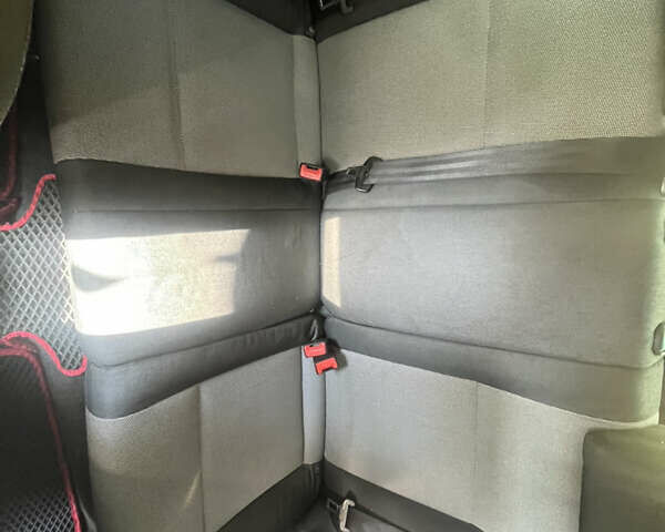 Красный Шкода Фабия, объемом двигателя 1.2 л и пробегом 280 тыс. км за 4150 $, фото 10 на Automoto.ua