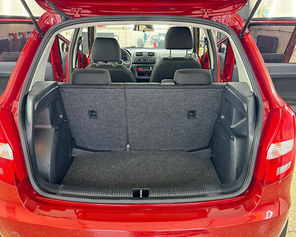 Красный Шкода Фабия, объемом двигателя 1.39 л и пробегом 219 тыс. км за 6300 $, фото 3 на Automoto.ua