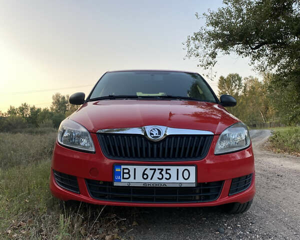 Красный Шкода Фабия, объемом двигателя 1.2 л и пробегом 180 тыс. км за 6300 $, фото 4 на Automoto.ua