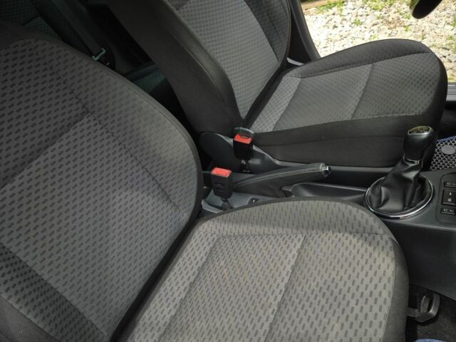 Красный Шкода Фабия, объемом двигателя 1.6 л и пробегом 158 тыс. км за 7000 $, фото 8 на Automoto.ua