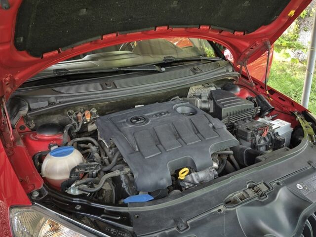 Красный Шкода Фабия, объемом двигателя 1.6 л и пробегом 158 тыс. км за 7000 $, фото 7 на Automoto.ua