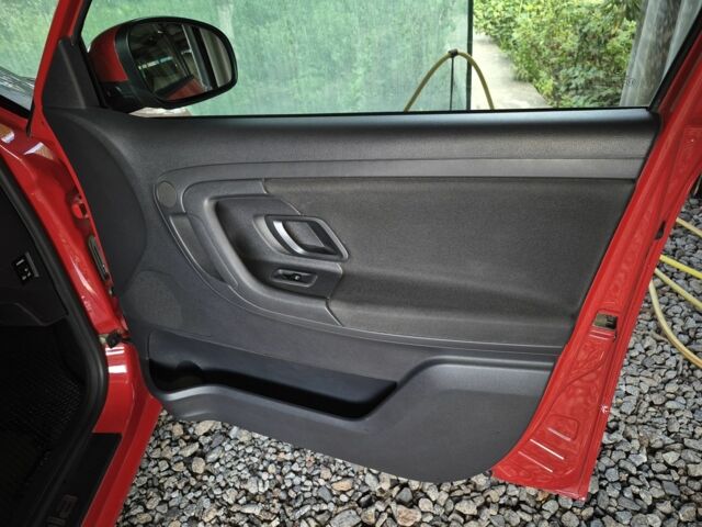 Красный Шкода Фабия, объемом двигателя 1.6 л и пробегом 158 тыс. км за 7000 $, фото 5 на Automoto.ua