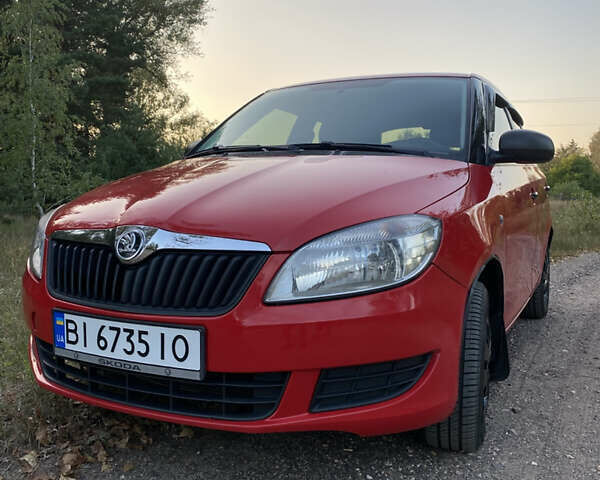 Красный Шкода Фабия, объемом двигателя 1.2 л и пробегом 180 тыс. км за 6300 $, фото 3 на Automoto.ua