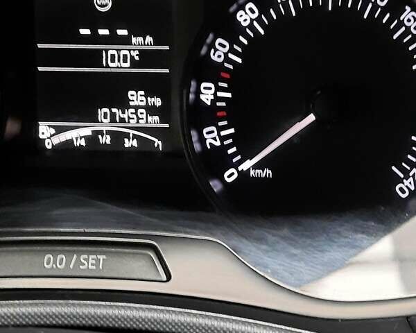 Красный Шкода Фабия, объемом двигателя 1.2 л и пробегом 107 тыс. км за 7490 $, фото 16 на Automoto.ua