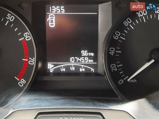 Красный Шкода Фабия, объемом двигателя 1.2 л и пробегом 107 тыс. км за 7490 $, фото 9 на Automoto.ua