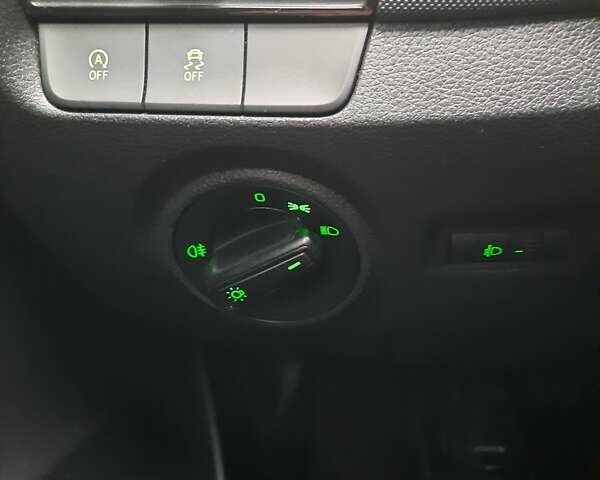 Красный Шкода Фабия, объемом двигателя 1.2 л и пробегом 107 тыс. км за 7490 $, фото 13 на Automoto.ua