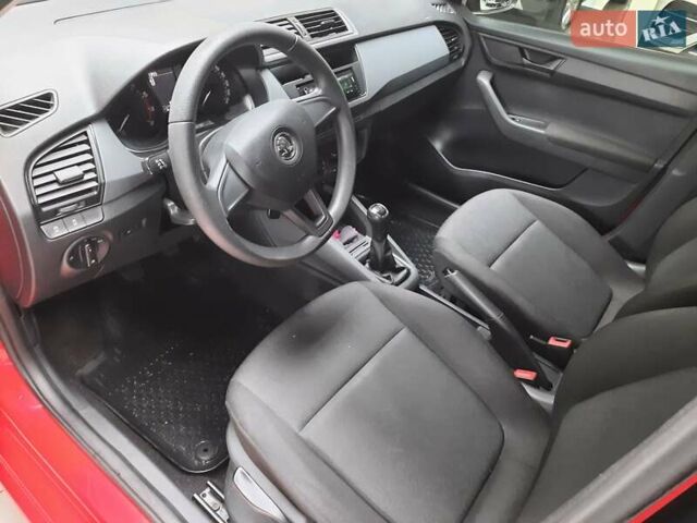 Красный Шкода Фабия, объемом двигателя 1.2 л и пробегом 107 тыс. км за 7490 $, фото 8 на Automoto.ua