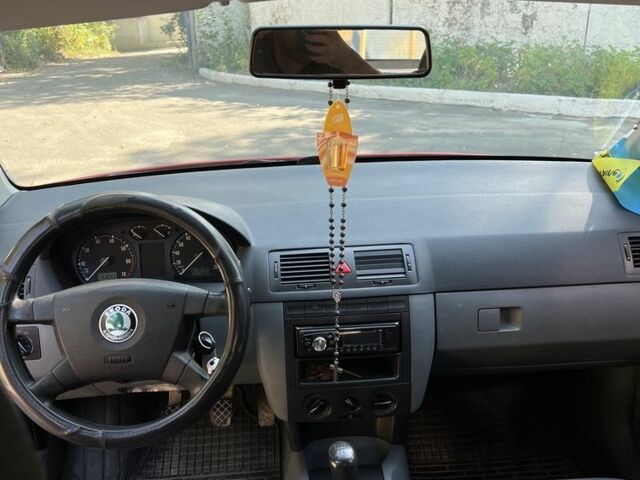 Красный Шкода Фабия, объемом двигателя 1.2 л и пробегом 219 тыс. км за 2600 $, фото 18 на Automoto.ua