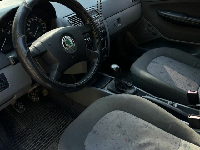 Красный Шкода Фабия, объемом двигателя 1.2 л и пробегом 219 тыс. км за 2600 $, фото 19 на Automoto.ua