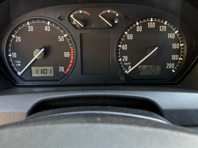 Красный Шкода Фабия, объемом двигателя 1.2 л и пробегом 219 тыс. км за 2600 $, фото 21 на Automoto.ua