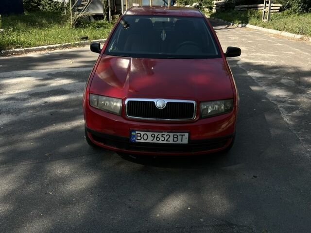 Красный Шкода Фабия, объемом двигателя 1.2 л и пробегом 219 тыс. км за 2600 $, фото 1 на Automoto.ua