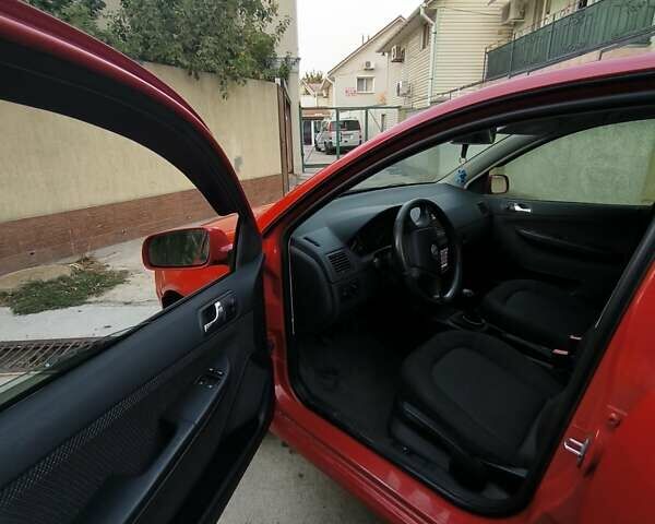 Красный Шкода Фабия, объемом двигателя 1.39 л и пробегом 274 тыс. км за 3800 $, фото 22 на Automoto.ua