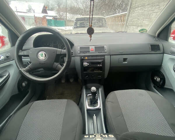 Красный Шкода Фабия, объемом двигателя 1.4 л и пробегом 353 тыс. км за 4100 $, фото 4 на Automoto.ua