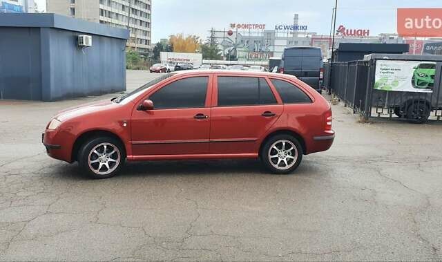 Красный Шкода Фабия, объемом двигателя 1.39 л и пробегом 214 тыс. км за 3900 $, фото 3 на Automoto.ua