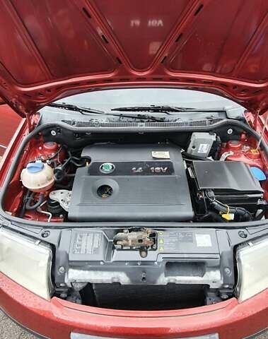 Красный Шкода Фабия, объемом двигателя 1.39 л и пробегом 214 тыс. км за 3900 $, фото 1 на Automoto.ua