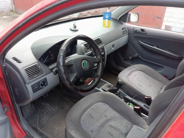 Червоний Шкода Фабія, об'ємом двигуна 1.4 л та пробігом 300 тис. км за 2800 $, фото 5 на Automoto.ua