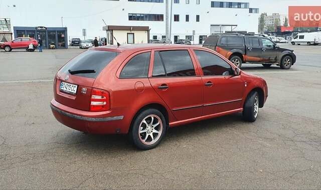 Красный Шкода Фабия, объемом двигателя 1.39 л и пробегом 214 тыс. км за 3900 $, фото 9 на Automoto.ua