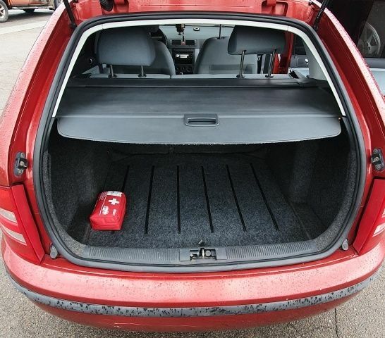 Красный Шкода Фабия, объемом двигателя 1.4 л и пробегом 214 тыс. км за 3900 $, фото 5 на Automoto.ua