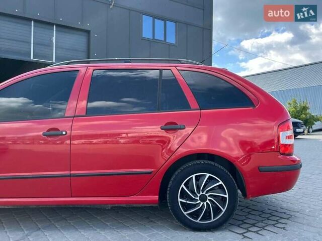 Красный Шкода Фабия, объемом двигателя 1.4 л и пробегом 282 тыс. км за 4890 $, фото 5 на Automoto.ua