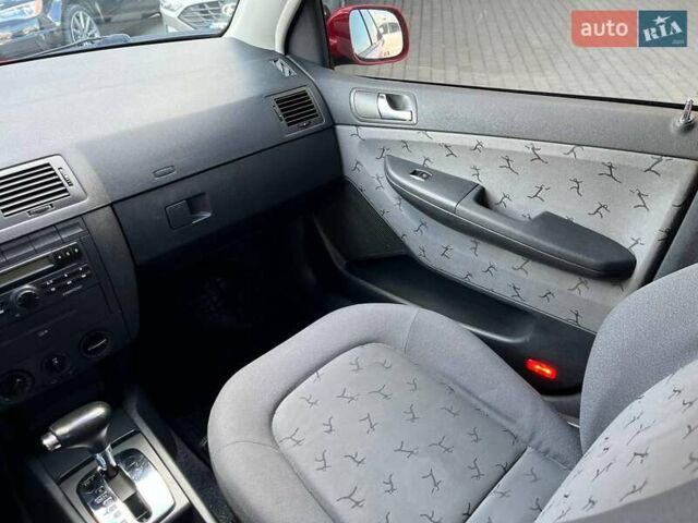 Красный Шкода Фабия, объемом двигателя 1.4 л и пробегом 282 тыс. км за 4890 $, фото 23 на Automoto.ua