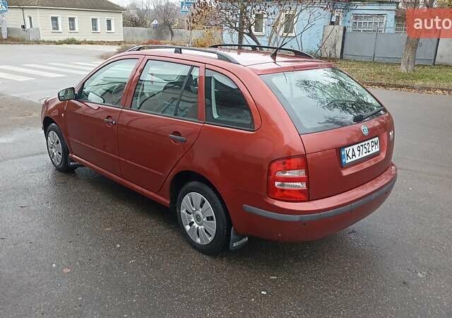Красный Шкода Фабия, объемом двигателя 1.2 л и пробегом 214 тыс. км за 3800 $, фото 1 на Automoto.ua