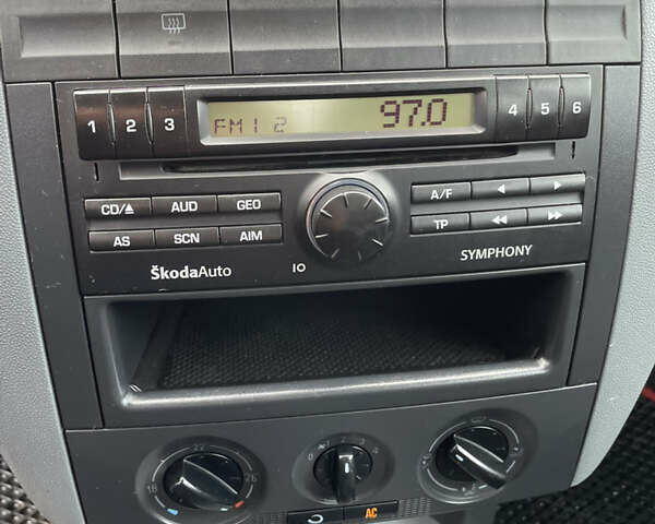 Красный Шкода Фабия, объемом двигателя 1.2 л и пробегом 217 тыс. км за 3550 $, фото 46 на Automoto.ua