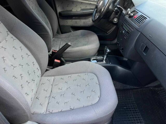 Красный Шкода Фабия, объемом двигателя 1.4 л и пробегом 282 тыс. км за 4890 $, фото 15 на Automoto.ua