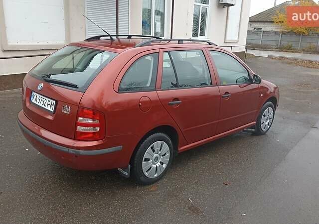 Красный Шкода Фабия, объемом двигателя 1.2 л и пробегом 214 тыс. км за 3800 $, фото 5 на Automoto.ua