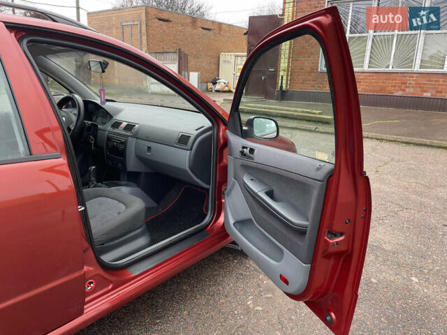 Красный Шкода Фабия, объемом двигателя 1.2 л и пробегом 217 тыс. км за 3550 $, фото 39 на Automoto.ua