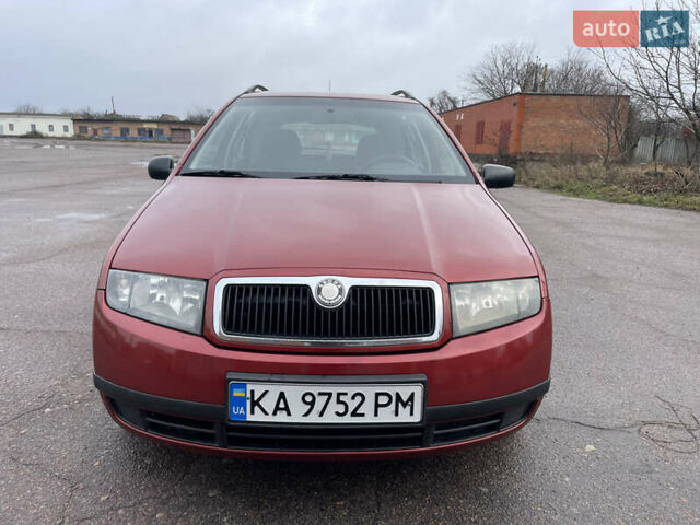 Красный Шкода Фабия, объемом двигателя 1.2 л и пробегом 217 тыс. км за 3550 $, фото 1 на Automoto.ua