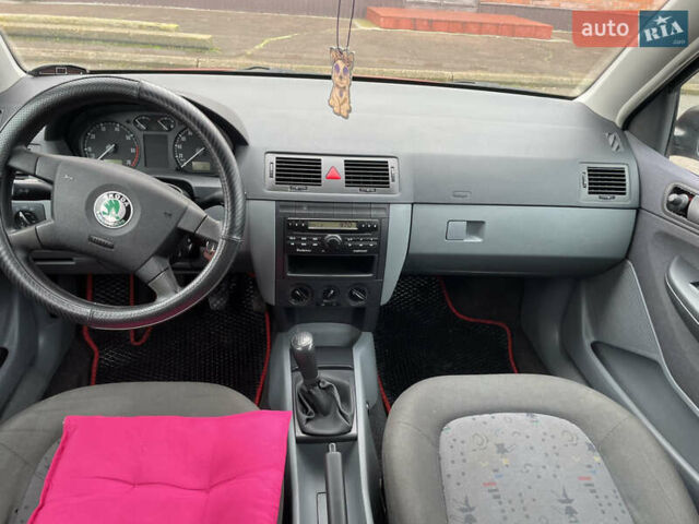 Красный Шкода Фабия, объемом двигателя 1.2 л и пробегом 217 тыс. км за 3550 $, фото 45 на Automoto.ua