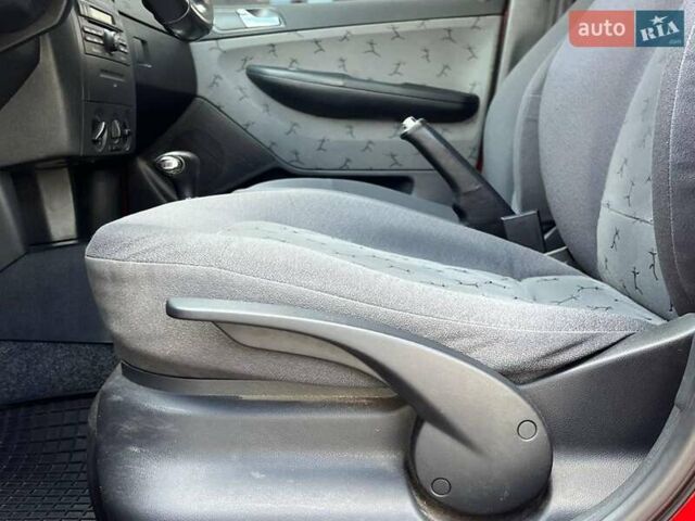 Красный Шкода Фабия, объемом двигателя 1.4 л и пробегом 282 тыс. км за 4890 $, фото 36 на Automoto.ua