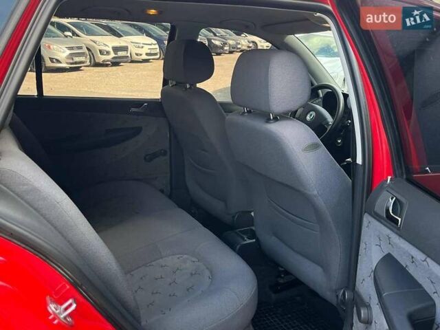 Красный Шкода Фабия, объемом двигателя 1.4 л и пробегом 282 тыс. км за 4890 $, фото 21 на Automoto.ua