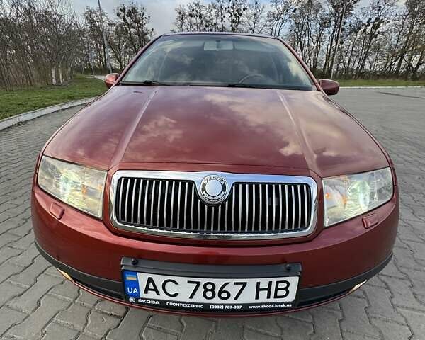 Красный Шкода Фабия, объемом двигателя 1.39 л и пробегом 258 тыс. км за 4000 $, фото 1 на Automoto.ua