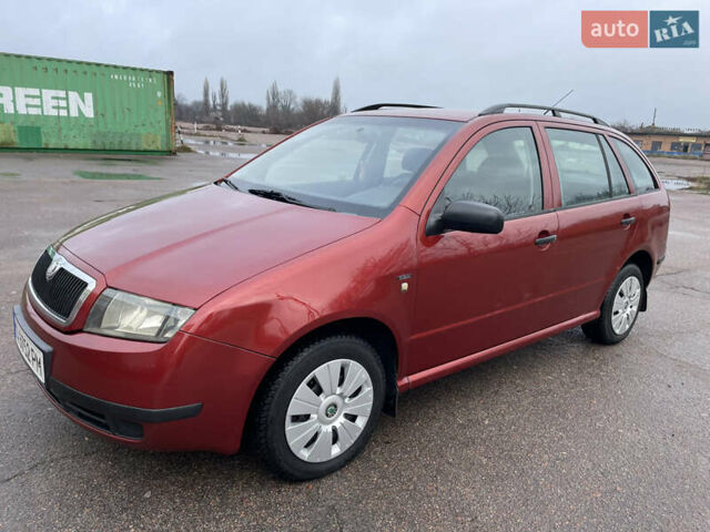 Красный Шкода Фабия, объемом двигателя 1.2 л и пробегом 217 тыс. км за 3550 $, фото 3 на Automoto.ua