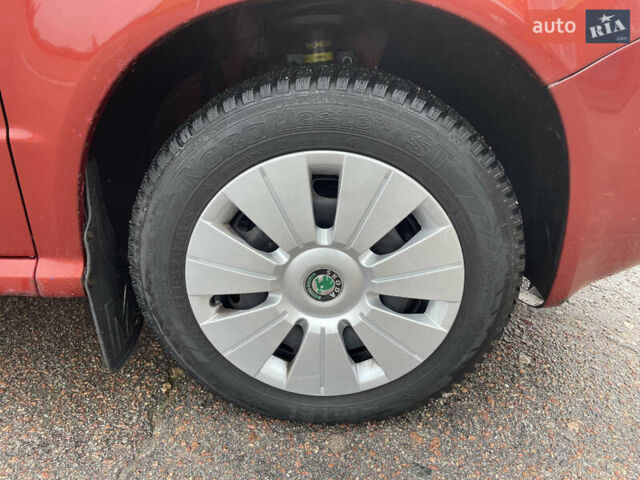 Красный Шкода Фабия, объемом двигателя 1.2 л и пробегом 217 тыс. км за 3550 $, фото 16 на Automoto.ua