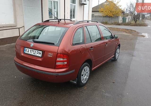Красный Шкода Фабия, объемом двигателя 1.2 л и пробегом 214 тыс. км за 3800 $, фото 3 на Automoto.ua