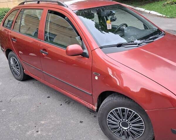 Красный Шкода Фабия, объемом двигателя 1.2 л и пробегом 268 тыс. км за 3500 $, фото 5 на Automoto.ua