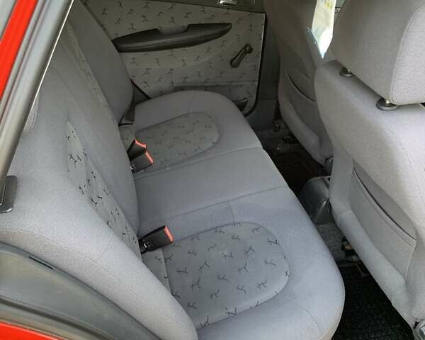 Червоний Шкода Фабія, об'ємом двигуна 1.39 л та пробігом 282 тис. км за 4499 $, фото 18 на Automoto.ua