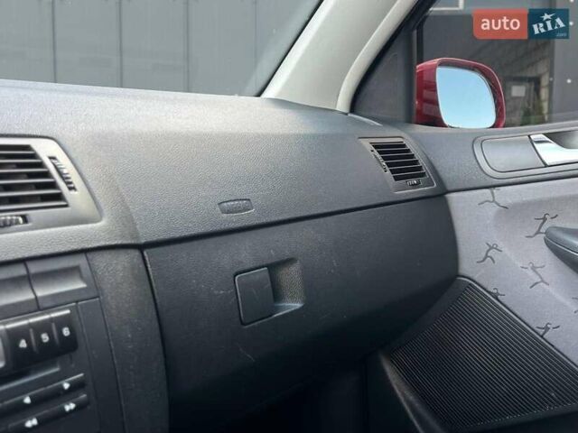 Красный Шкода Фабия, объемом двигателя 1.4 л и пробегом 282 тыс. км за 4890 $, фото 30 на Automoto.ua