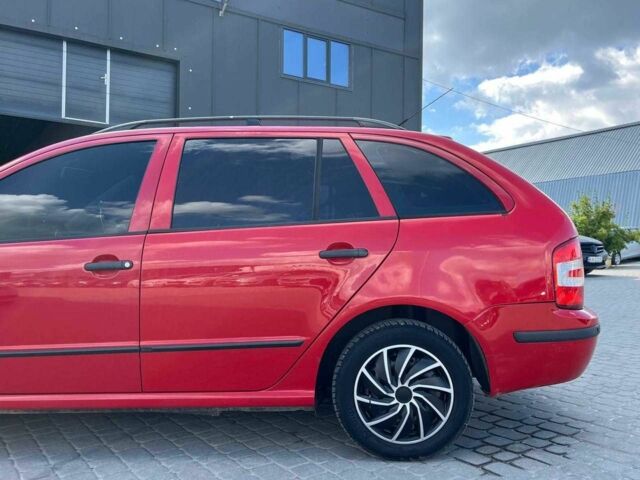 Красный Шкода Фабия, объемом двигателя 1.4 л и пробегом 282 тыс. км за 4890 $, фото 4 на Automoto.ua