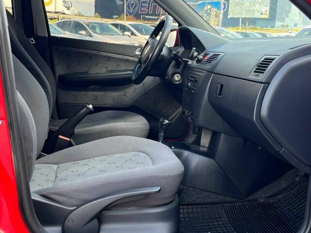 Красный Шкода Фабия, объемом двигателя 1.4 л и пробегом 282 тыс. км за 4890 $, фото 17 на Automoto.ua