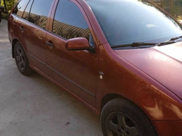 Красный Шкода Фабия, объемом двигателя 1.2 л и пробегом 350 тыс. км за 2500 $, фото 2 на Automoto.ua