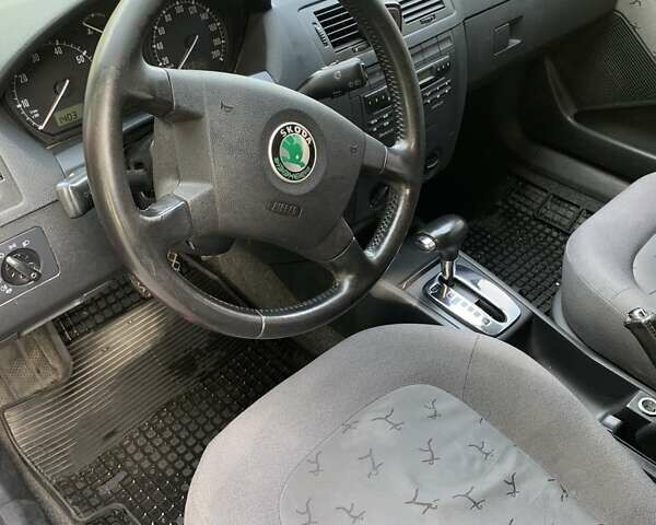 Червоний Шкода Фабія, об'ємом двигуна 1.39 л та пробігом 282 тис. км за 4499 $, фото 13 на Automoto.ua
